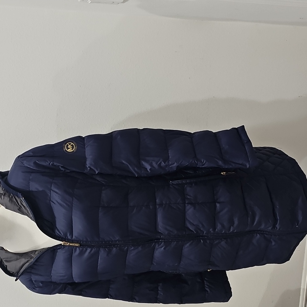 Michael Kors Navy Quilted light weight Puffer Jacket W/ Hood & Size M Packable - Picture 3 of 15